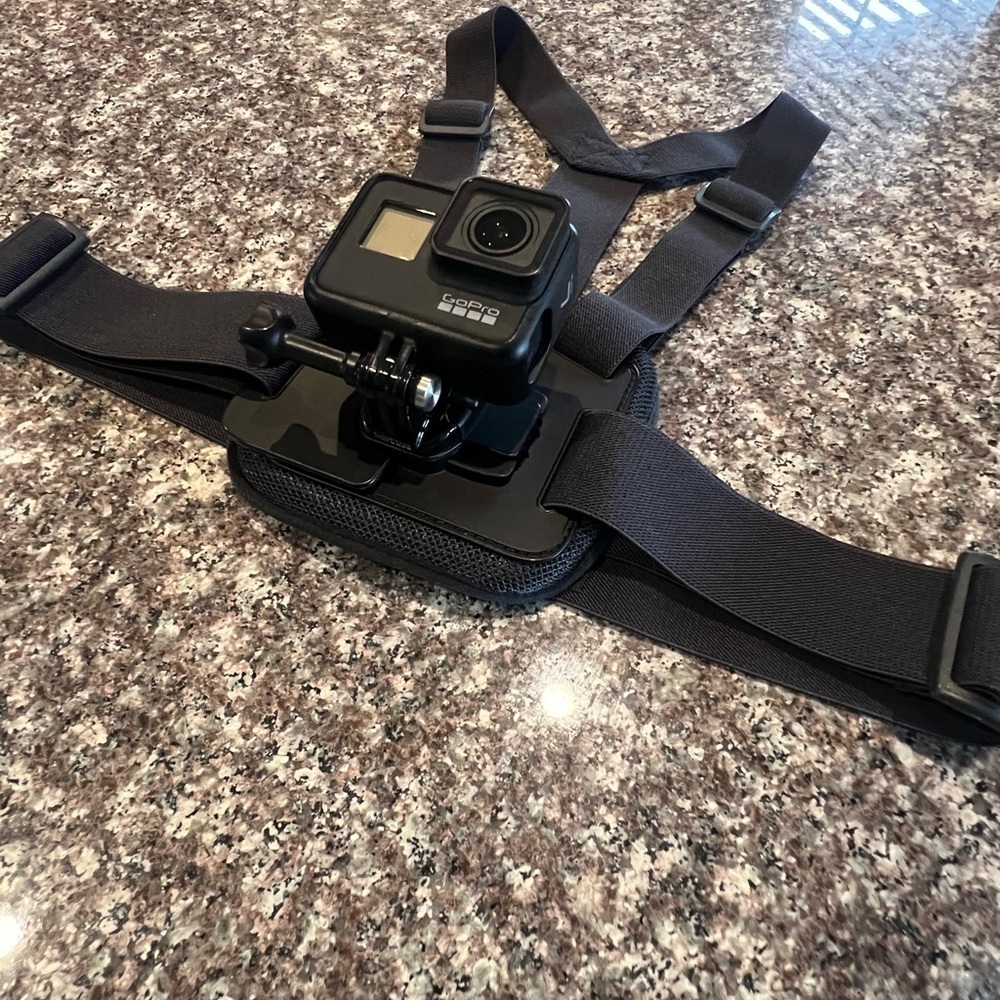 GoPro Hero 7 Black Waterproof w/ Harness & extra Battery